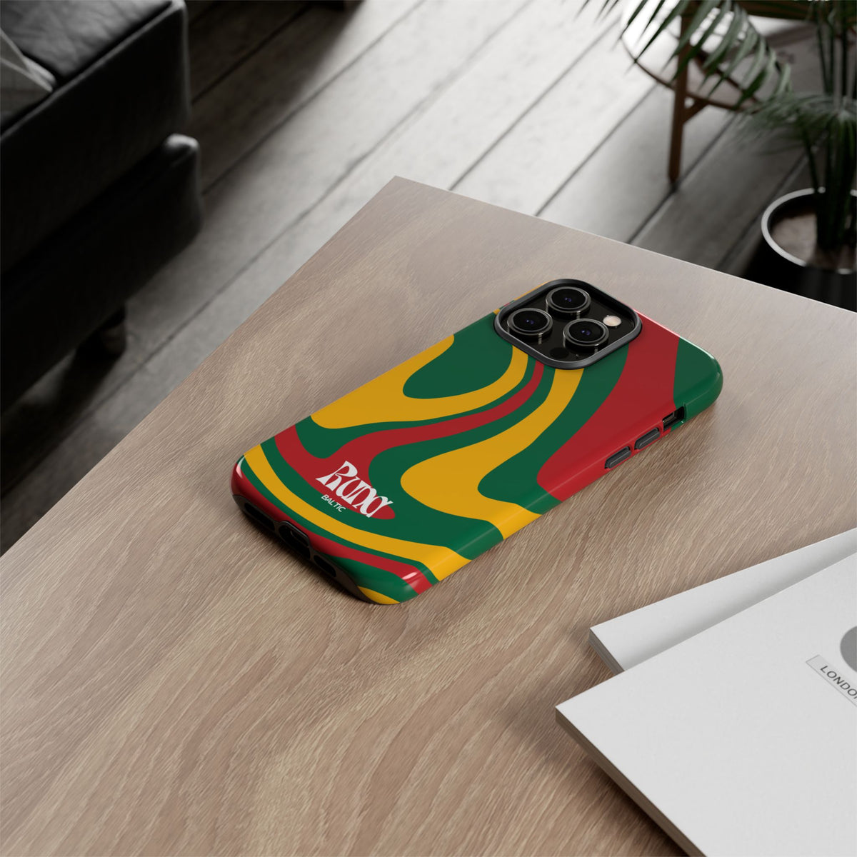Tvirtas telefono dėklas „Retro Swirl“ – žalias, raudonas, geltonas abstraktus dizainas